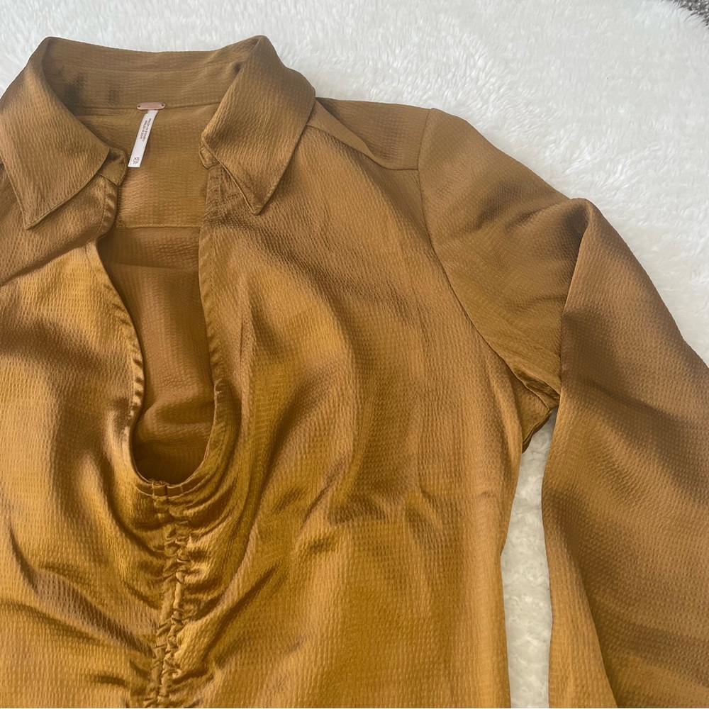 Free People Aurora Long Sleeve V-Neck Blouse in tiger eye - Picture 5 of 7